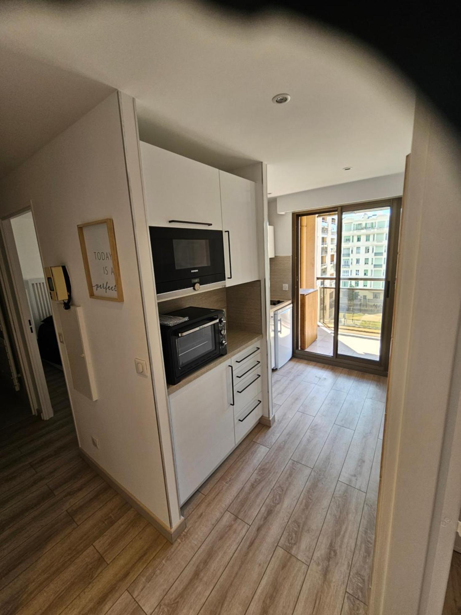 Beautiful 1 Bedroom Flat Ница Екстериор снимка